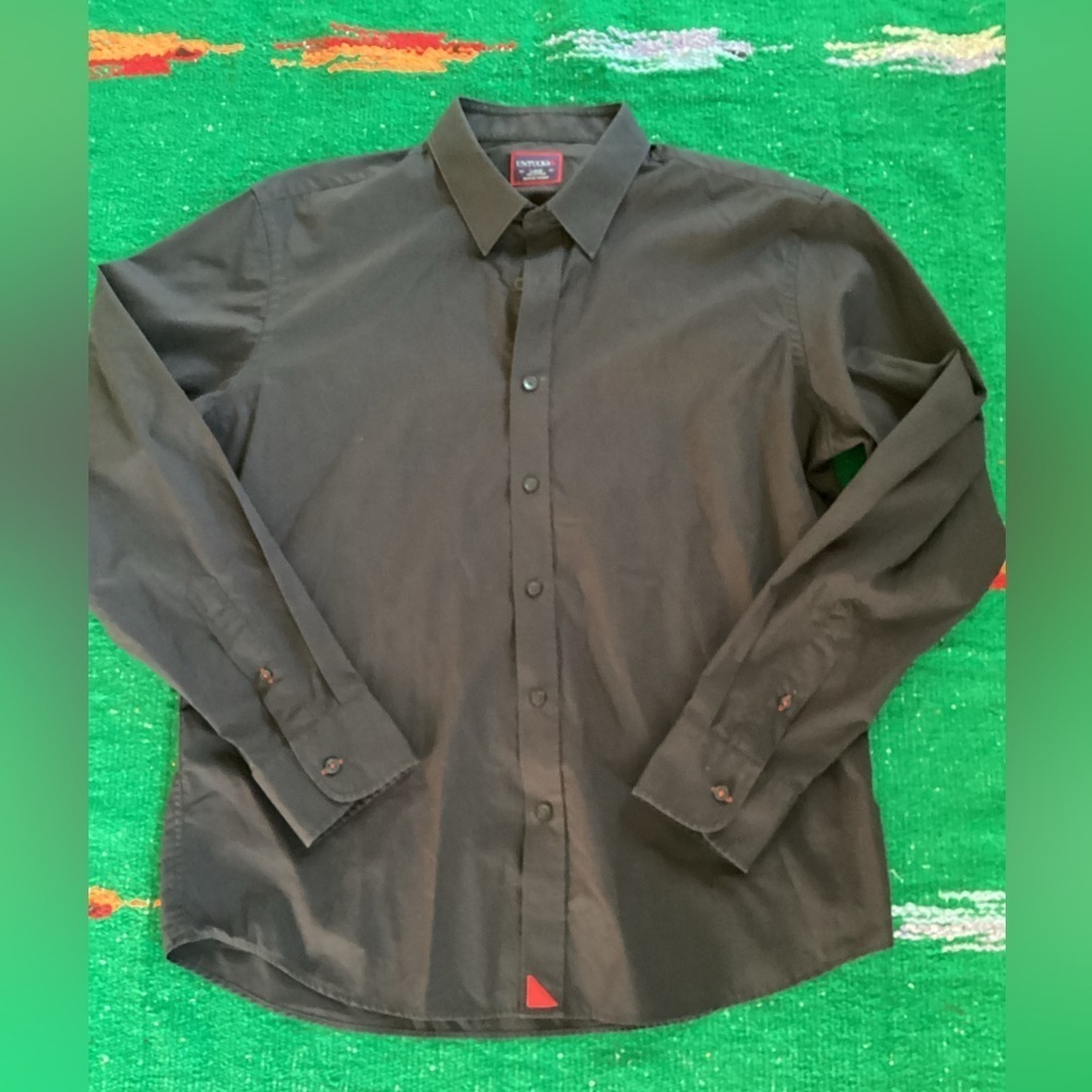 UNTUCKit Men's Black Casual Button Down Shirt-SZ L
Pit to pit 20”
Length 28”